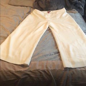 White wide leg Vince Camuto capris